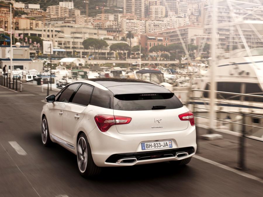 Citroen DS5 HYbrid4 2011 года  (фото 5 из 23)